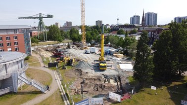 Mobilkran beim Aufbau eines Baustellenkrans | © Jobcenter Bremerhaven